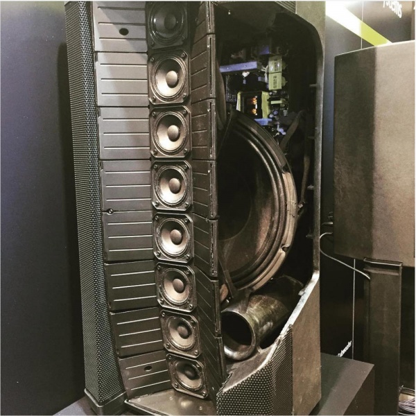 File:F1 812 Inside.jpg